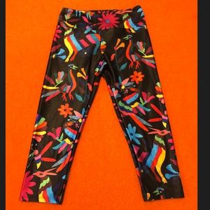 Goldsheep black and colored flowers capri leggings EUC (as new)